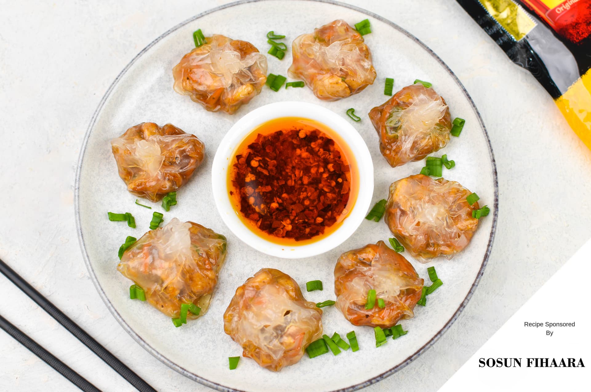 Rice Paper Chicken Dumplings — photograph by lonumedhu.com