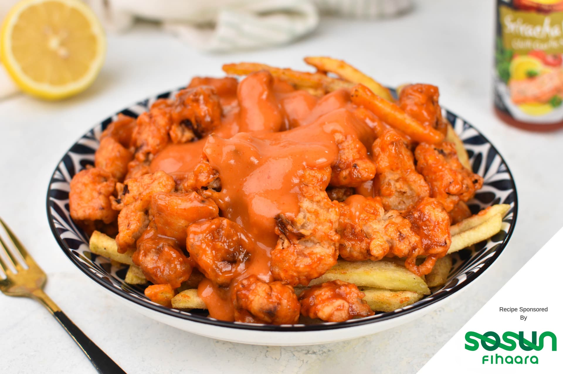 Sriracha Crispy Chicken Dirty Fries — photograph by lonumedhu.com